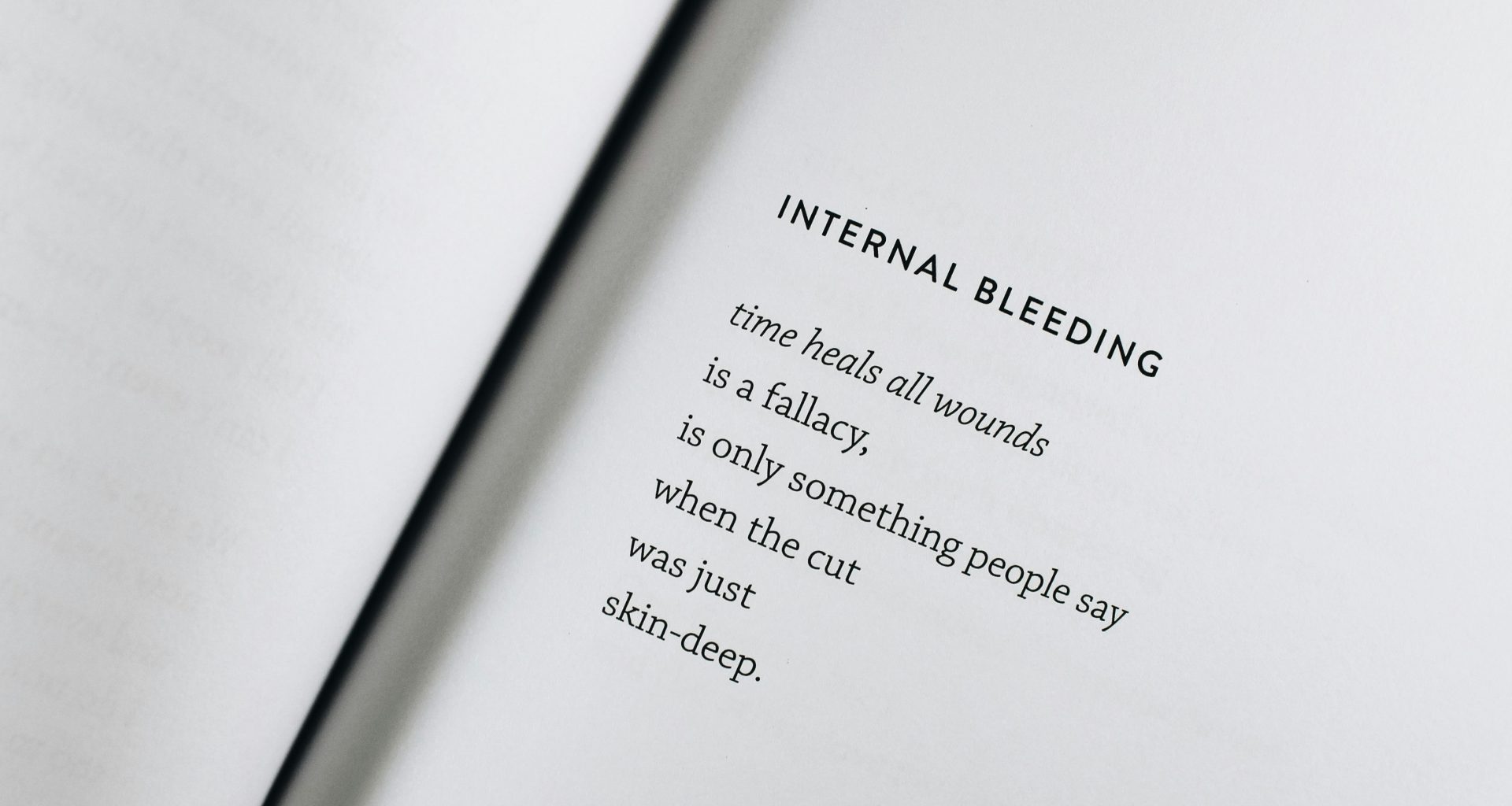 bedrucktes-papier-mit-internem-ausbluten-kBCXR-lTFDE