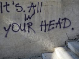 es-ist-alles-in-deinem-kopf-bedruckte-wand-uZnTILxQwtI