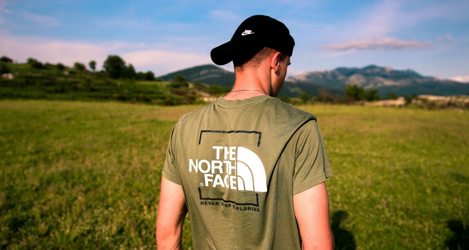 mann-in-braunem-the-north-face-hemd-mit-rundhalsausschnitt-pw6SAN-z-K0