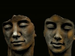 mannergesicht-auf-schwarzer-oberflache-geschnitzt-0AnQmPN-MPM