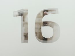 nummer-16-kunstwerk-HcZP0fDM2yc