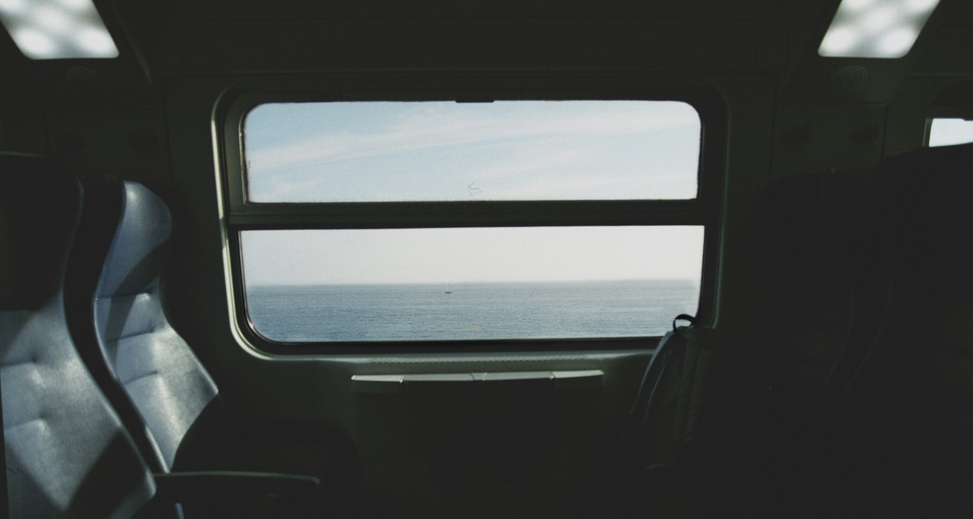 geoffnete-turverkleidung-KYrc0_GyPOg