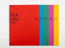 orange-blaugrun-und-rosa-gestreifte-haftnotizen-DXNO8Xdn4BU