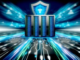 Serverraum mit leuchtenden Racks, verbundenen Geräten und einem Schutzschild-Proxy, der Datenströme filtert, während im Hintergrund Analyseplattform-Logos sichtbar sind.