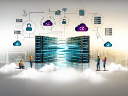 Titelbild mit abstrahierter Serverstruktur, die von einer leuchtenden Lambda-Welle zerlegt wird, umgeben von Entwickler:innen, Code-Schnipseln, API-Gateways, Kosten- und Sicherheits-Symbolen, dazu schwebende Lambda-Icons in einer urbanen, technischen Szenerie.