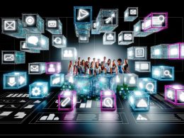 Dynamischer, futuristischer Marketing-Workspace mit diversen jungen Marketers und leuchtenden, modularen Content-Bausteinen auf einer transparenten UI. Im Hintergrund sind Website, App, Social Media und IoT-Kanäle miteinander vernetzt.