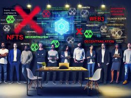 Gruppe vielfältiger Tech-Profis vor einer Wand mit durchgestrichenen Blockchain-Buzzwords, Entwickler schreibt Code mit projizierten Blockchain-Architekturdiagrammen