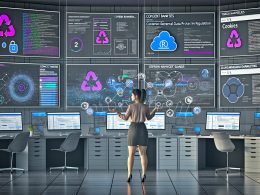 Modernes Büro mit mehreren Bildschirmen, die komplexe Analysen, Consent-Banner und Tag Manager zeigen. Eine Person jongliert Computer-Code, Gesetzestexte zu Datenschutz und Marketing-Dashboards – High-Tech-Look, angespannte Atmosphäre.