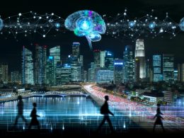 Futuristische Stadt bei Nacht mit neuronalen Lichtstrukturen, schwebenden Datenströmen und Menschen mit Brain-Computer-Interfaces zwischen holografischen Anzeigen