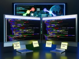Moderner Arbeitsplatz mit Monitoren, die HTML-Code mit rel=‘canonical’-Tag und SEO-Tools anzeigen, um Duplicate Content und Rankingverlust zu veranschaulichen.