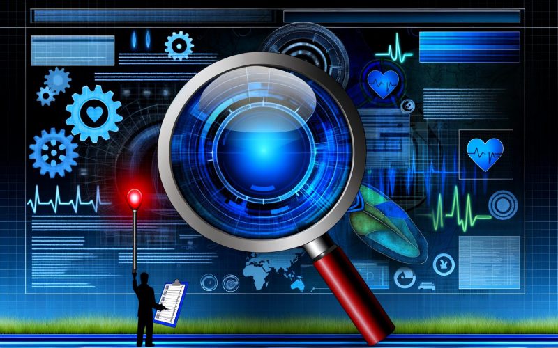 Abstrakte Illustration einer Website unter einer Lupe mit technischen Details wie Zahnrädern, Codezeilen, Diagrammen und Warn-Icons. Experten mit Checklisten und Tablets inspizieren die Seite, digitales bläuliches Hintergrundmuster und rotes Alarmlicht.