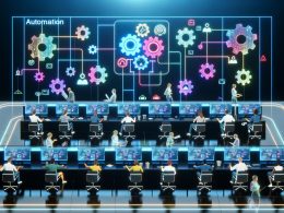 Vogelperspektive auf ein modernes Büro, in dem Mitarbeitende an leuchtenden Workstations sitzen, farbige Datenströme verbinden die Arbeitsplätze, große Bildschirme zeigen automatisierte Workflows, Zahnräder symbolisieren die Verbindung von Mensch und Maschine.