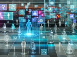 Futuristischer digitaler Raum mit holographischen 3D-Gittern, schwebenden Benutzeroberflächen, Menschen und KI-Agenten inmitten interaktiver Datenströme. Im Hintergrund verbinden leuchtende Netzwerke die reale und digitale Welt, AR- und VR-Devices sind sichtbar.