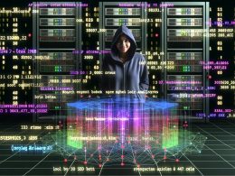 Serverraum mit blinkenden Webserver-Racks, Visualisierungen aus der Logfile-Analyse, Heatmaps, IP-Adressen, Botsymbolen und einem kritisch blickenden SEO-Analysten im Hoodie, umgeben von digitalen Zahlenströmen und Crawling-Pfaden.