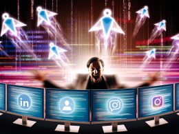 Futuristische Online-Marketing-Steuerzentrale mit mehreren Monitoren, Phantombuster-Logo und Social-Media-Icons, umgeben von leuchtenden Datenströmen und dynamischen Symbolfiguren.