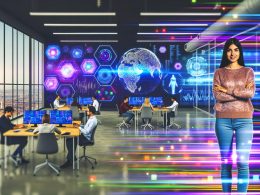 Modernes Großraumbüro mit Teams, die an Laptops arbeiten; große Bildschirme mit Datenvisualisierungen, KI-Modellen und Marketingdashboards; junge Marketingmanagerin im Vordergrund; holografische neuronale Netzwerk-Projektionen an den Wänden.