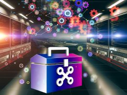 Modernes Maschinenraum-Setting mit n8n-Logo als Werkzeugkasten, technischen Geräten, Monitoren voller Code sowie schwebenden Prozessketten und Datenströmen.