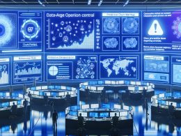 Modernes Data Operations Kontrollzentrum mit digitalen Dashboards, Churn-Vorhersagen, Kundensegmenten und Analystenteam bei der Arbeit in einer kühl beleuchteten Umgebung.