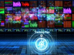 Kontrollraum mit überfüllten digitalen Bildschirmen und klar organisiertem Tracking-Plan im Vordergrund
