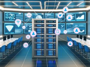 Futuristisches Kontrollzentrum mit Server-Rack, Website-Analytics, Consent-Bannern und Datenschutzsymbolen, die miteinander verbunden sind und zentrale Datenströme in einer High-Tech-Umgebung zeigen.