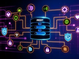 Illustration eines Proxy-Servers als Knotenpunkt moderner Website-Infrastruktur. Links fließen Datenpakete von Usern und Geräten ein, rechts werden anonymisierte Ströme an Analyse-Tools und Data Warehouses ausgegeben. Darüber Icons für Datenschutz und Consent-Management, alles im Neon-Tech-Stil.