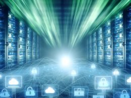 Futuristischer Serverraum mit leuchtenden Servern, Datenströmen durch einen digitalen Proxy, umgeben von Symbolen für Analytik, Cloud und geblockte Adblocker.