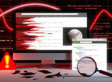 Ein Monitor mit moderner Webseite, roten Fehlermeldungen und sichtbaren Code-Fragmenten, im Hintergrund ein fallendes Google-Ranking-Diagramm, zerfallende Seitenelemente, Lupen und W3C-Validator-Fehlerbericht im Vordergrund.