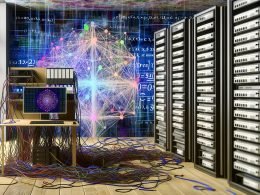 Metaphorische Illustration eines chaotischen Digital-Workspaces mit Server-Racks, verknoteten Kabeln, Code, mathematischen Formeln und einem zentralen neuralen Netzwerkdiagramm zwischen Datenwolken und mit 'Features', 'Training' und 'Validation' beschrifteten Ordnern.