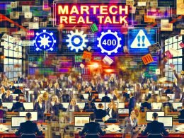 Hektischer Marketing-Kontrollraum mit Dashboards, Software-Logos, gestressten Profis und schwebenden Datendiagrammen. Ein leuchtendes 'MarTech Realtalk'-Schild mit kaputtem 404-Logo dominiert das Chaos.