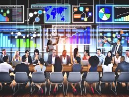 Modernes, dynamisches Team aus Marketingexperten und Datenanalysten umgeben von digitalen Dashboards mit bunten Diagrammen, Nutzersegmenten und Datenströmen in einem futuristischen Arbeitsraum.