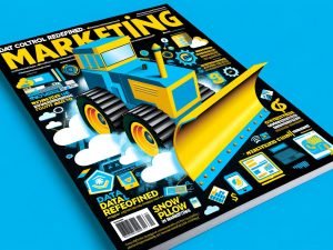 Futuristisches Magazincover mit großem gelb-blauen Schneepflug, der Datenfragmente und Marketingsymbole in einer digitalen Landschaft mit Servern und Cloud-Symbolen beiseite schiebt.