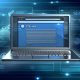 Laptop-Monitor mit LinkedIn-Beitrag inklusive markantem Titel, Beschreibung und Vorschaubild, umgeben von Icons für SEO, Tools und Datenanalyse auf blau-grauem Hintergrund.