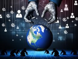 Illustration eines digitalen Globus, den riesige Hände mit den Logos von Google, Apple, Facebook, Amazon und Microsoft umschließen, während Menschen versuchen, sich aus deren Kontrolle zu befreien.