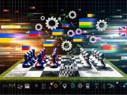 Stilisiertes Schachbrett mit Fahnen von Großbritannien, Ukraine und Kasachstan, Spielfiguren mit Online-Marketing-Icons, Google-Suchleisten und Datenströmen im Hintergrund.