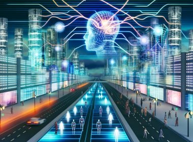 Visionäre Großstadt bei Nacht im Jahr 2040 mit gläsernen, digital beleuchteten Wolkenkratzern, schwebenden KI-Hologrammen, Menschen mit futuristischen Wearables und Implantaten sowie stilisierten DNA-Strängen und neuronalen Netzwerken.