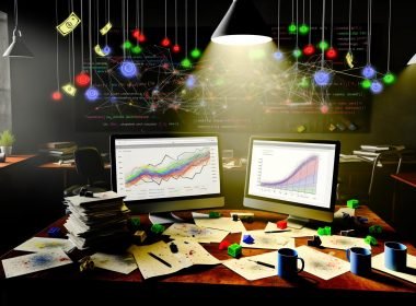 Digitale Illustration eines unordentlichen Marketer-Arbeitsplatzes mit Notizblöcken, Kaffeetassen, chaotischem Bildschirm voller Pseudomesswerte und einem klaren Conversion-Funnel mit hervorgehobenen Analyse-Tags.