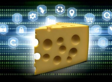 Metaphorischer Schweizer Käse mit großen Löchern, durch die Marketing- und Analyse-Symbole fallen, umgeben von Adblocker- und Datenschutz-Icons, vor einem digital-statischen Hintergrund.