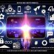 Modernes Smartphone mit laufendem Reel, umgeben von digitalen Icons und Marketing-Begriffen, gestaltet im Neon-Cyberpunk-Look.