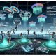 Diverse Marketer tragen elegante VR-Headsets und interagieren mit schwebenden Outbrain Native Ads, Datendashboards und holografischen Checklisten in einer futuristischen, virtuellen Umgebung.