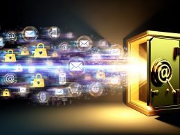 Goldener Tresor mit offenen Türen, aus dem Datenströme, Nutzer-Avatare und digitale Symbole wie E-Mail, Smartphone und Einkaufswagen strömen. Im Hintergrund fragmentierte, verschwindende Third-Party-Cookie-Icons und Social-Media-Logos, dominiert von leuchtenden First-Party-Daten.