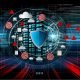 Moderne Grafik zu Datensicherheit 2025 mit vernetzter App-Architektur, Symbolen für Server, Cloud und Datenbanken, roten Warnzeichen und großem leuchtendem Schutzschild auf digitalem Hintergrund mit Code und Binärmuster.
