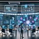 Konzentrierter Marketer richtet automatisierte Context Targeting Workflows im high-tech Büro mit Quora-Ads-Dashboard, Code, Machine-Learning-Grafiken und holografischen Themenclustern ein.