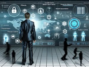 Geschäftsmann im Anzug bedient holografisches Sicherheits-Dashboard vor digitaler Wand mit Datenströmen, Firewalls, Überwachung und Schutzsymbolen in einem hochmodernen Büro, während Cyberbedrohungen abgewehrt werden.