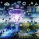 Marketer analysieren ein digitales Dashboard mit Conversion-Trichter, Diagrammen, Datenschutzsymbolen wie Schloss und Haken sowie Icons für Cookies und Tags.