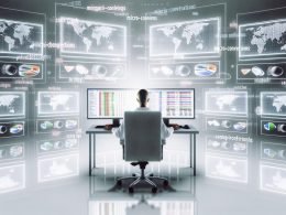Person mittleren Alters am Schreibtisch mit mehreren Monitoren, die komplexe SEO-Analytics und Traffic-Statistiken zeigen. Umgeben von technischen Icons und KPIs, stilvoll in digitaler Matrix-Ästhetik.