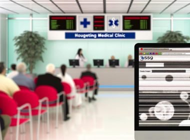 Moderne Arztpraxis mit Hightech-Geräten und einem veralteten Computerbildschirm, auf dem eine unzeitgemäße, schlecht lesbare Webseite angezeigt wird. Im Hintergrund leere Wartezone, Patienten verlassen die Praxis in Richtung Konkurrenz.