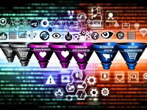 Illustration eines mehrstufigen Marketing-Trichters mit modernen Icons für Awareness, Consideration, Conversion, Retention und Advocacy, ergänzt durch Datenvisualisierungen und technische Symbole in kräftigen Tech-Farben.