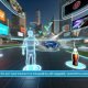 Nutzer mit VR-Headset in moderner urbaner Virtual-Reality-Welt, umgeben von natürlich integrierten 3D-Werbeobjekten wie Sportschuh, Softdrink und futuristischem Auto, mit farbenfroher und technischer Atmosphäre.