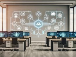 Modern gestaltetes Büro mit großen Monitoren, die schematische Datenflüsse und vernetzte Systeme wie CRM, Cloud, API-Gateway und Data Warehouse zeigen, umgeben von Sicherheits- und Datenschutzsymbolen.