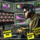 Battle-getriebener Meme-Schöpfer am Computertisch, umgeben von Bildschirmen mit YouTube-Analysen, auffälligen Memes und Notizen zu Upload-Strategien in intensiver Cyber-Atmosphäre.